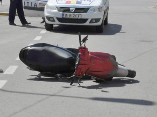 S-a răsturnat cu mopedul, în Valu lui Traian